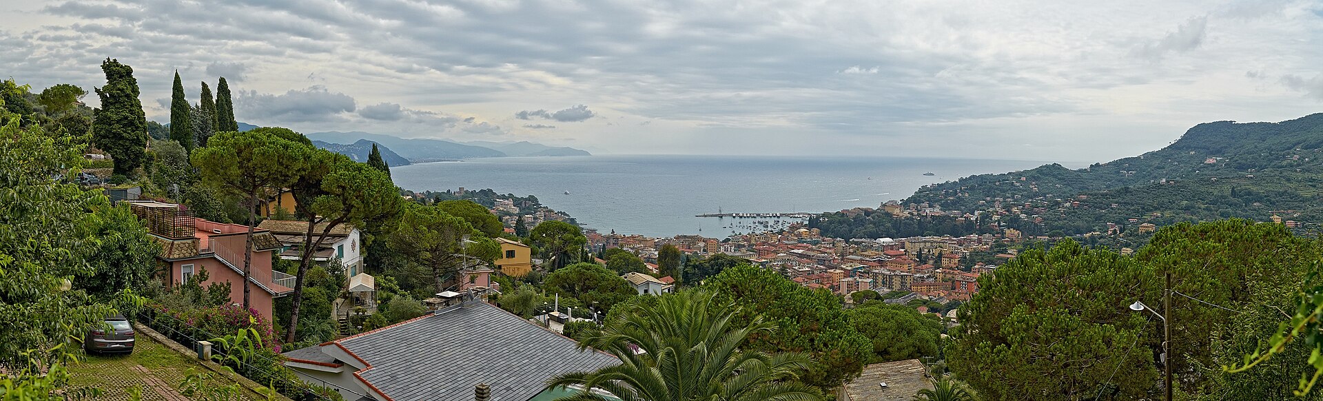 Family exploring the Italian Riviera from cruise ship